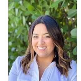 Iris Campos, Comparion Insurance Agent