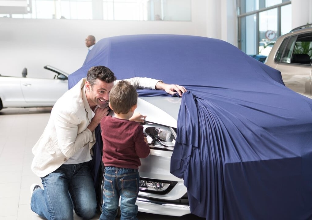 Dad shows toddler new car