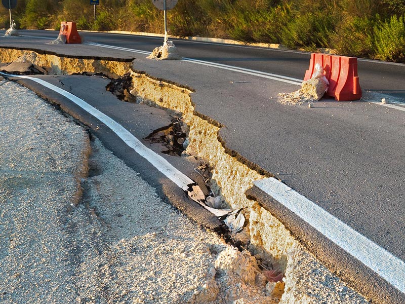 earthquake road destruction