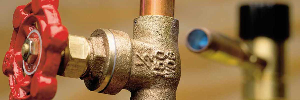 How to Prevent or Unfreeze Frozen Pipes | Safeco Blog