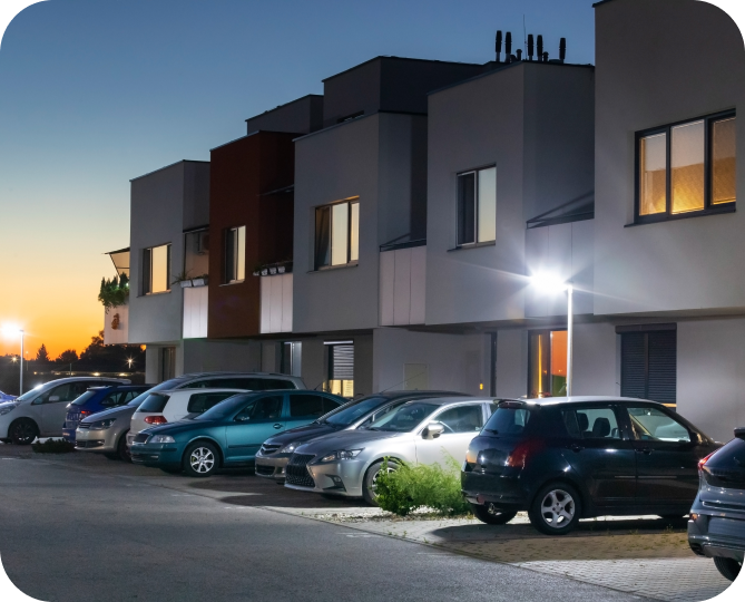 A one story apartment building with cars parked outside.